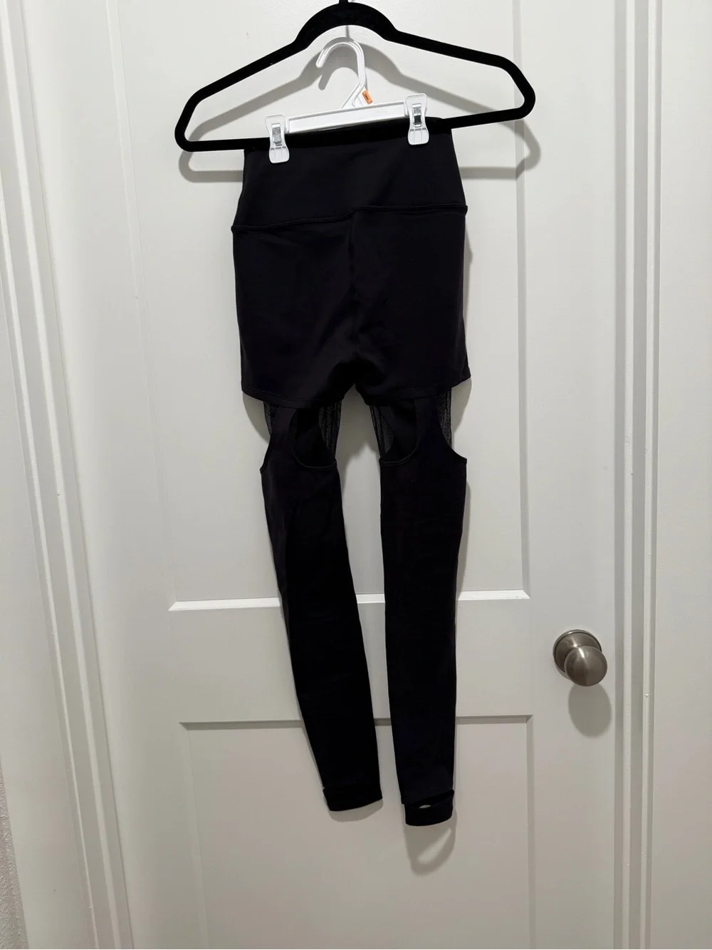 ALO Yoga Coast  Black Leggings with Mesh Knee Cutouts